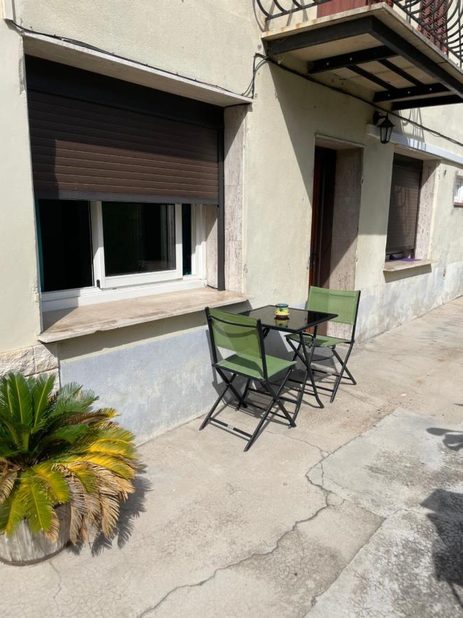Agreable 2 Pieces En Ville Comme A La Campagne Nice Extérieur photo