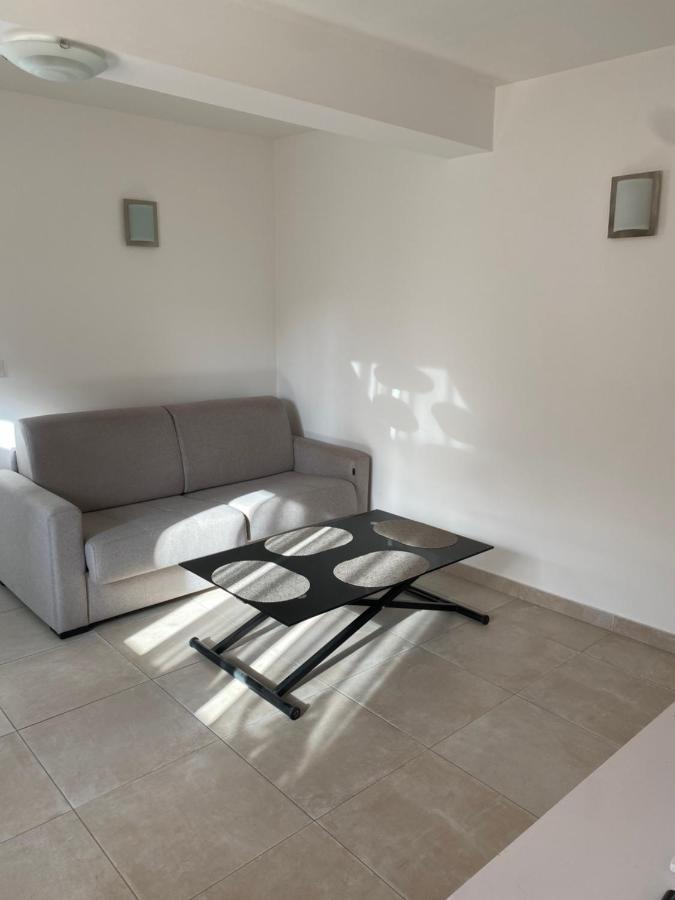 Agreable 2 Pieces En Ville Comme A La Campagne Nice Extérieur photo